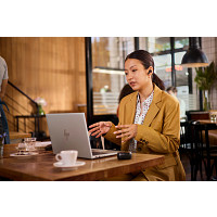 HP 7Y8G4AA Poly Voyager Free 60+ UC szénfekete fülhallgató + BT700 USB-C-adapter + érintőképernyős töltőtok