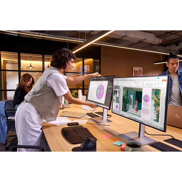 Black-Keys-HP-Series-7-Pro-27-QHD-Thunderbolt-4 -Monitor-727pu-lifestyle-image 5639