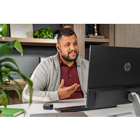 HP 7Y8G4AA Poly Voyager Free 60+ UC szénfekete fülhallgató + BT700 USB-C-adapter + érintőképernyős töltőtok