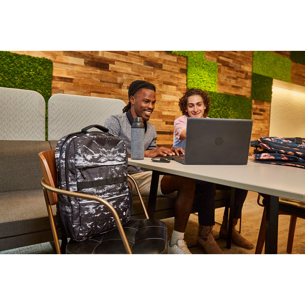 23C1-HP-Campus-XL-Marble-Stone-Backpack-_lifestyle-image-1-4G3A1220.b