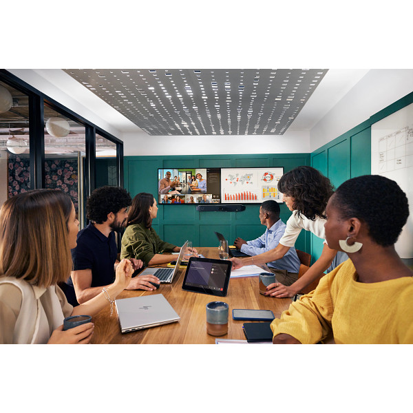 23C1-Poly-Studio-V52-premium-USB-video-bar-Loki-52-lifestyle-00807 4
