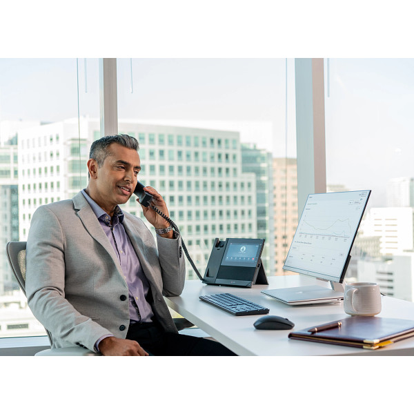 Poly CCX 600 - Lifestyle