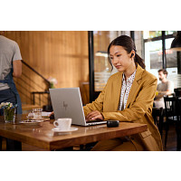 HP 7Y8G4AA Poly Voyager Free 60+ UC szénfekete fülhallgató + BT700 USB-C-adapter + érintőképernyős töltőtok