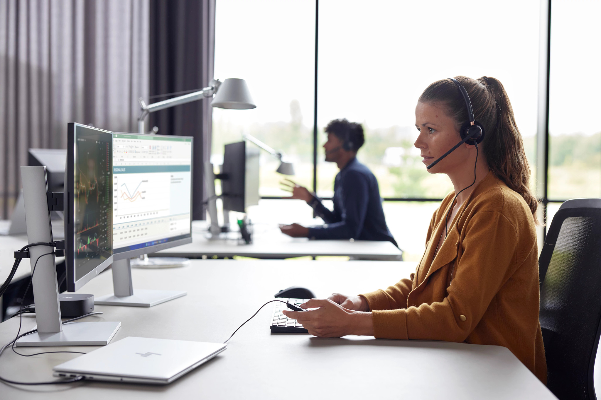 Poly EncorePro 530 auriculares discretos TAA con Quick Disconnect