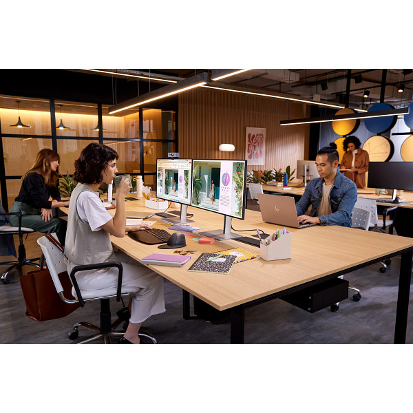 HP-Series-7-Pro-27inch-Thunderbolt-4-Monitor-727pu-5330-RGB-lifestyle-image