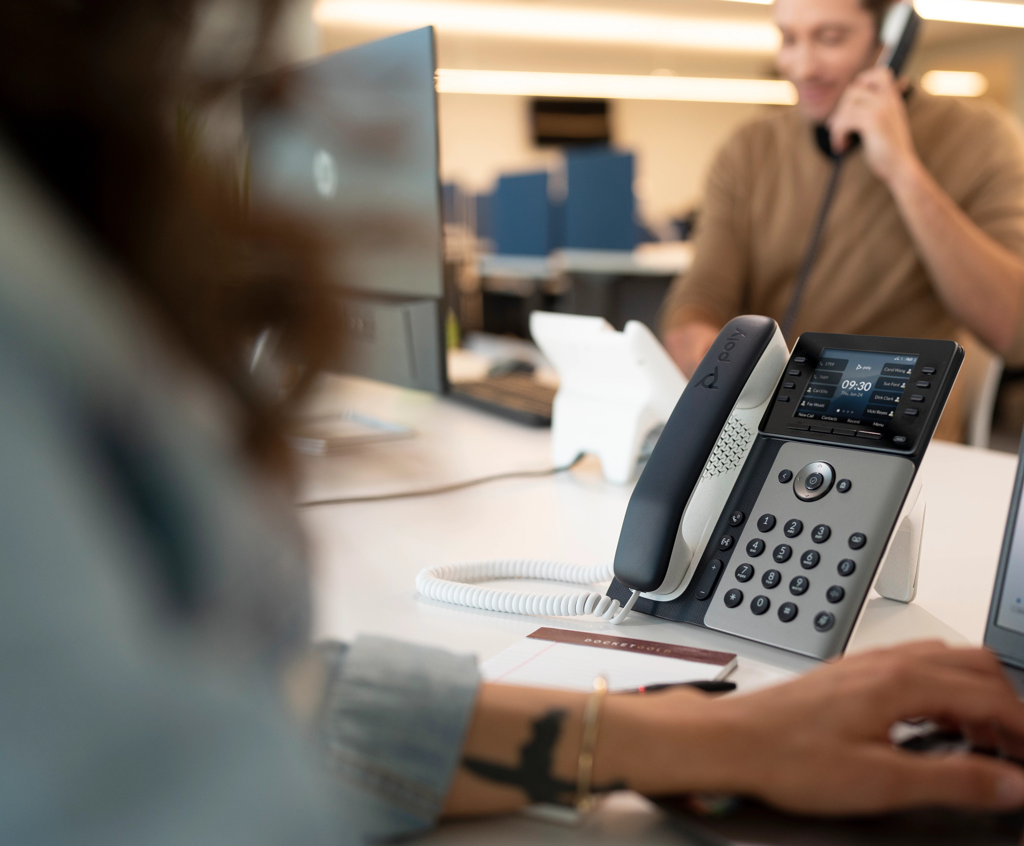 Poly Edge E350 IP Phone and PoE-enabled | HP® Africa
