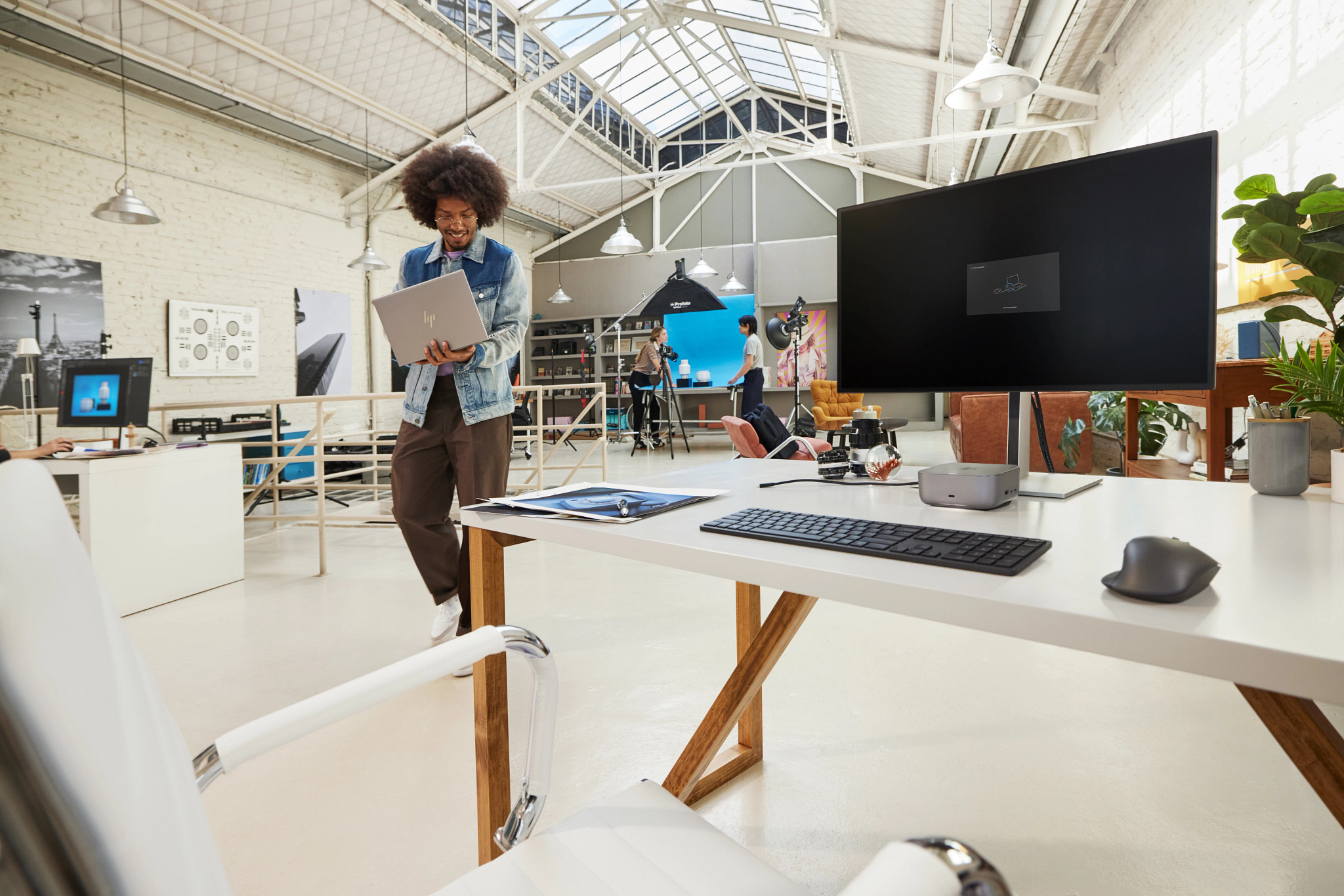 HP Series 7 Pro (27) 68.58 cm 4K Conferencing Monitor