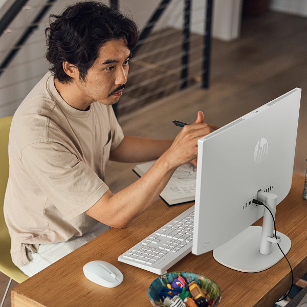 HP 21.45 inch AIO Desktop PC - Product in Use