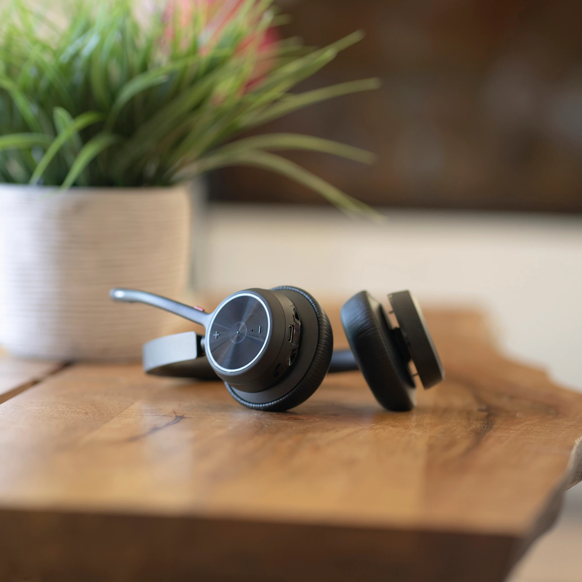 Poly Voyager 4320-M Headset +USB-C Cable +BT700 dongle | HP