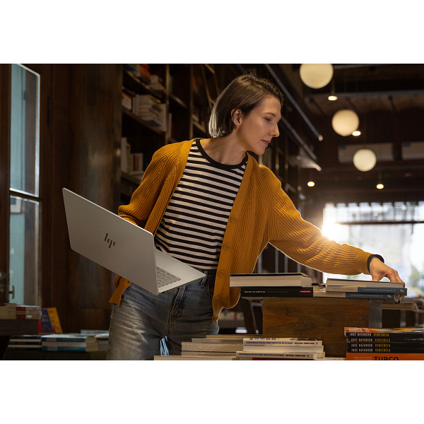 HP OmniBook 7 14 inch Laptop AI PC 14-fr0000 Glacier Silver Playbook 3.0 Asset מחשב נייד OmniBook 7 14-fr0000nj מבית HP