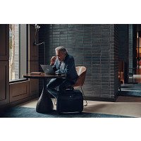 HP 7Y8G4AA Poly Voyager Free 60+ UC szénfekete fülhallgató + BT700 USB-C-adapter + érintőképernyős töltőtok