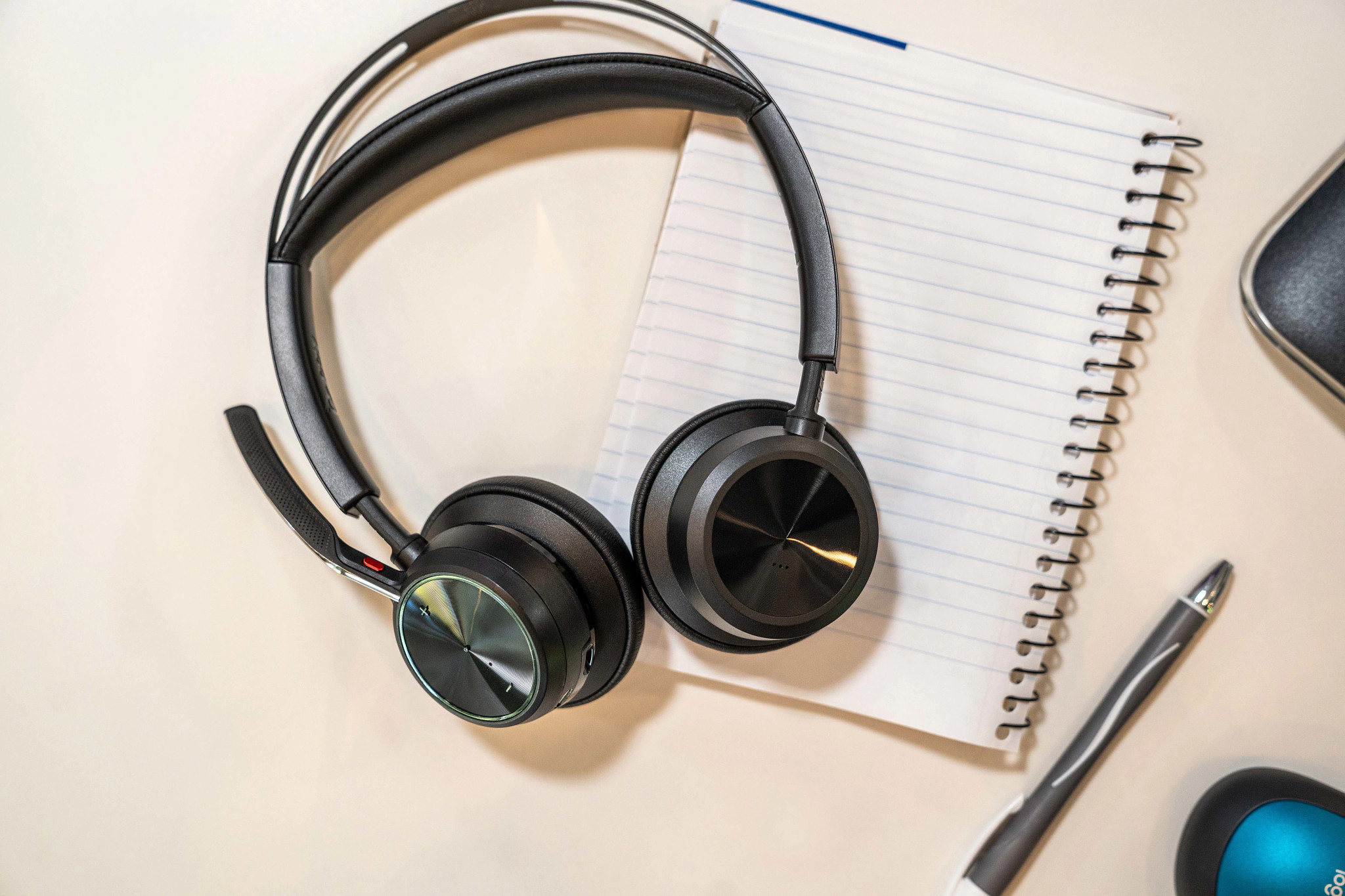 Poly Voyager Focus 2 USB-C-C Kulaklık +USB-C/A Adaptörü | HP® Türkiye