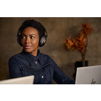 HP 8G7T7AA Poly Voyager Surround 85 UC USB-C headset + USB-C–USB-A-adapter + töltőállvány