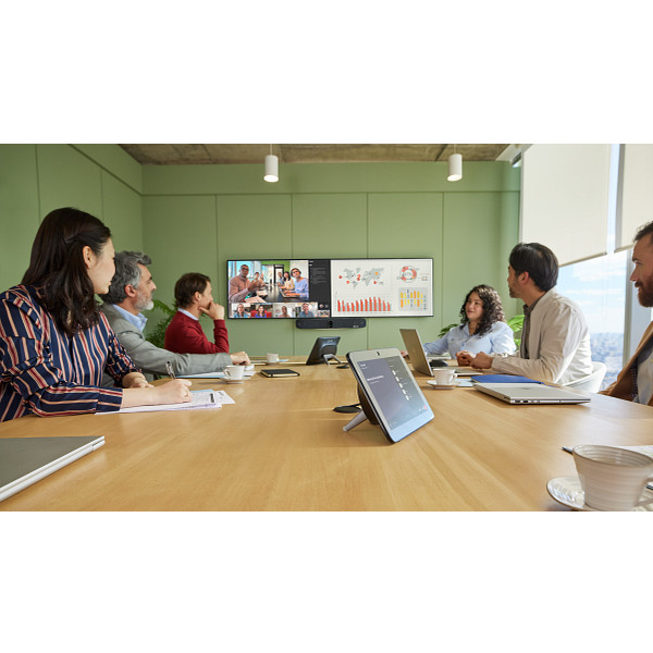 Poly Studio V72_Lifestyle 17347