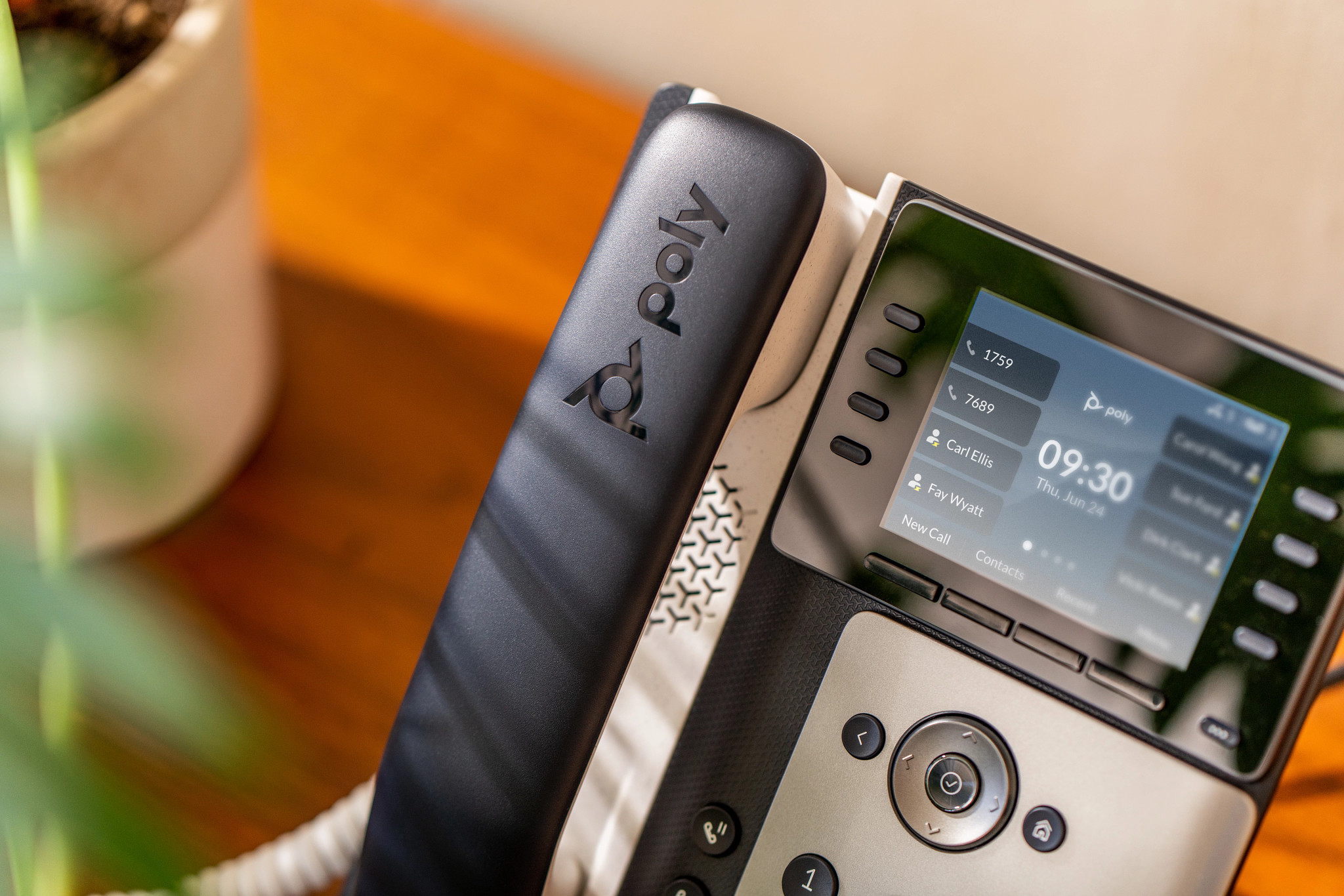 Poly Edge E350 IP Phone and PoE-enabled | HP® Africa