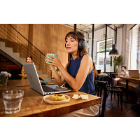 HP 8G7T8AA Poly Voyager Surround 85 UC USB-C headset Microsoft Teams-tanúsítvánnyal + USB-C–USB-A-adapter + töltőállvány