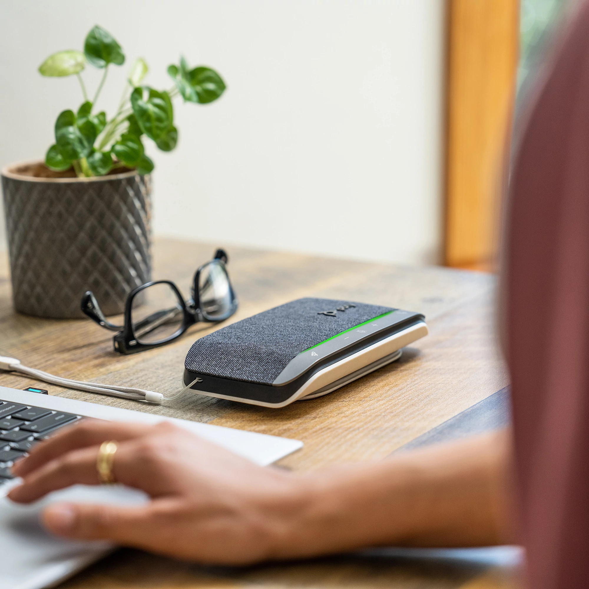 Poly Sync 20+ Speakerphone USB-C/A Adapter | HP® South Africa