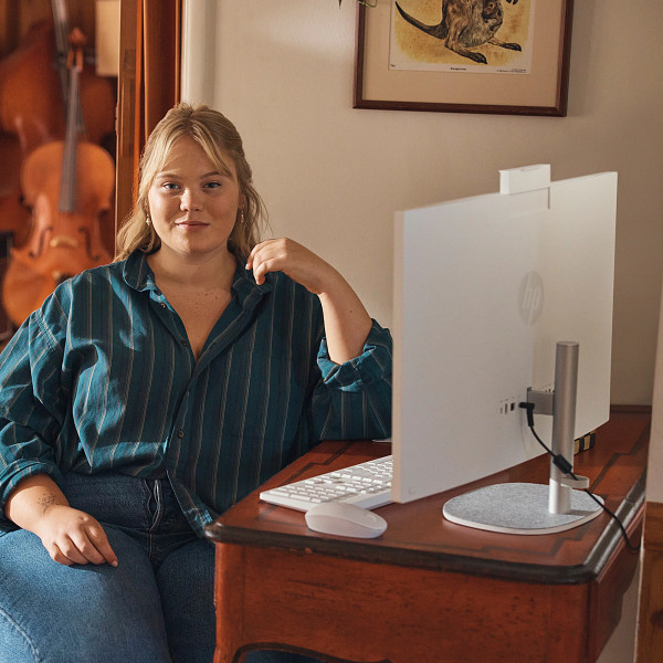 23C1- HP 27 inch All in One Desktop PC Intel Shell White Heroic General Feature 1