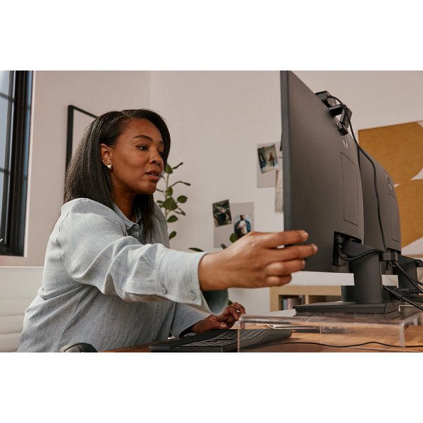 HP-Series-3-Pro-23.8-FHD-Monitor-324pf-lifestyle-image-4-09-5315
